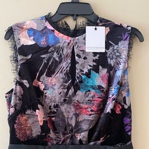 Floral/Black midi dress with keyhole design